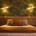 Golden Mirror 4*