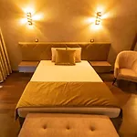 B&B Golden Mirror