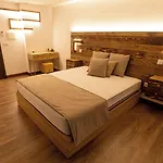 Golden Mirror B&B