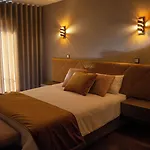 Golden Mirror Bed & Breakfast 4*