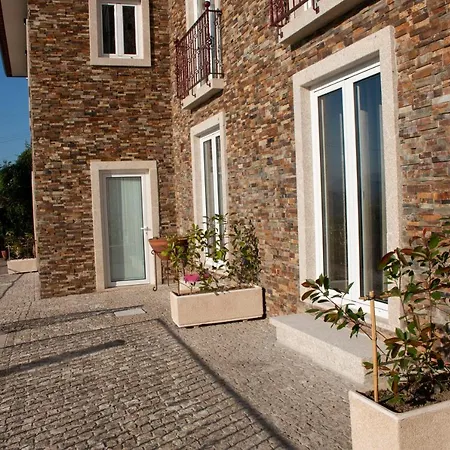 Golden Mirror Bed & Breakfast 4*