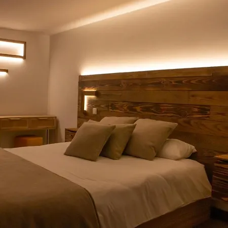 Golden Mirror 4*