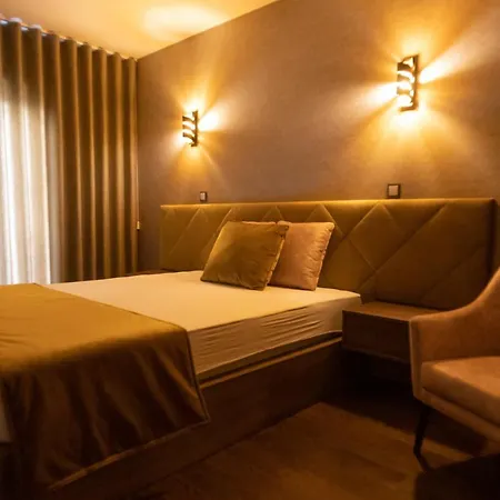 Golden Mirror Bed & Breakfast