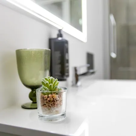 Golden Mirror Bed & Breakfast 4*