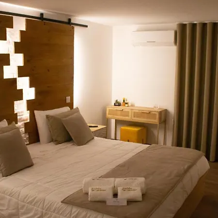 Golden Mirror Bed & Breakfast *