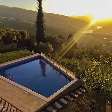 Oda ve Kahvaltı Golden Mirror 4*