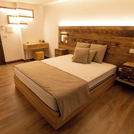 Golden Mirror Bed & Breakfast