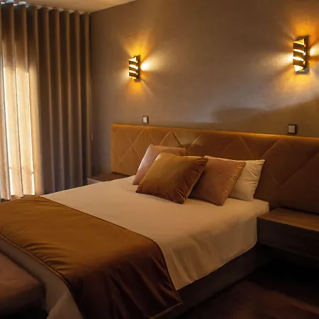 Golden Mirror Bed & Breakfast 4*