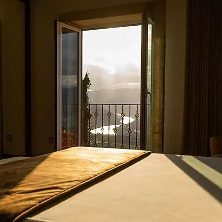 Oda ve Kahvaltı Golden Mirror Lamego