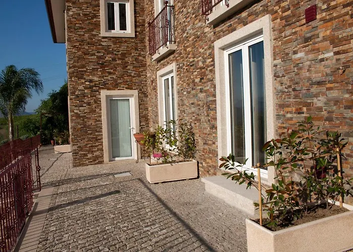 Golden Mirror Bed & Breakfast 4*