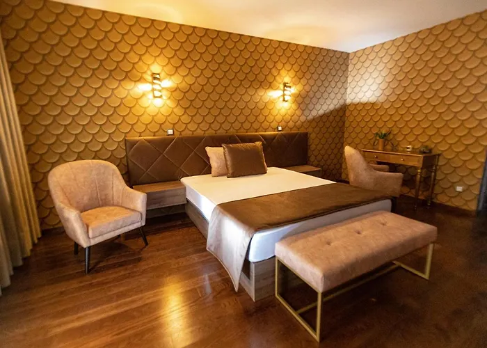 Golden Mirror Couette-café