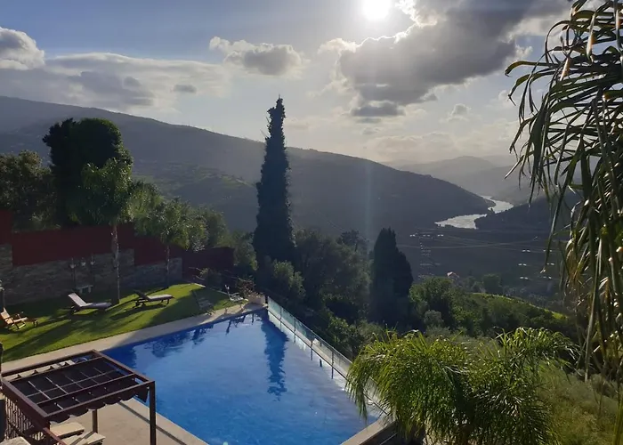 Golden Mirror Bed & Breakfast 4*