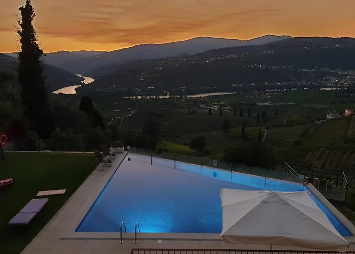 Golden Mirror Bed & Breakfast 4*